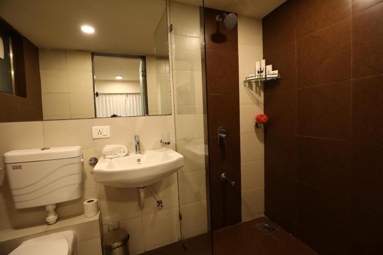 Homestays At Rajhans Belliza Near Airport Сурат Экстерьер фото