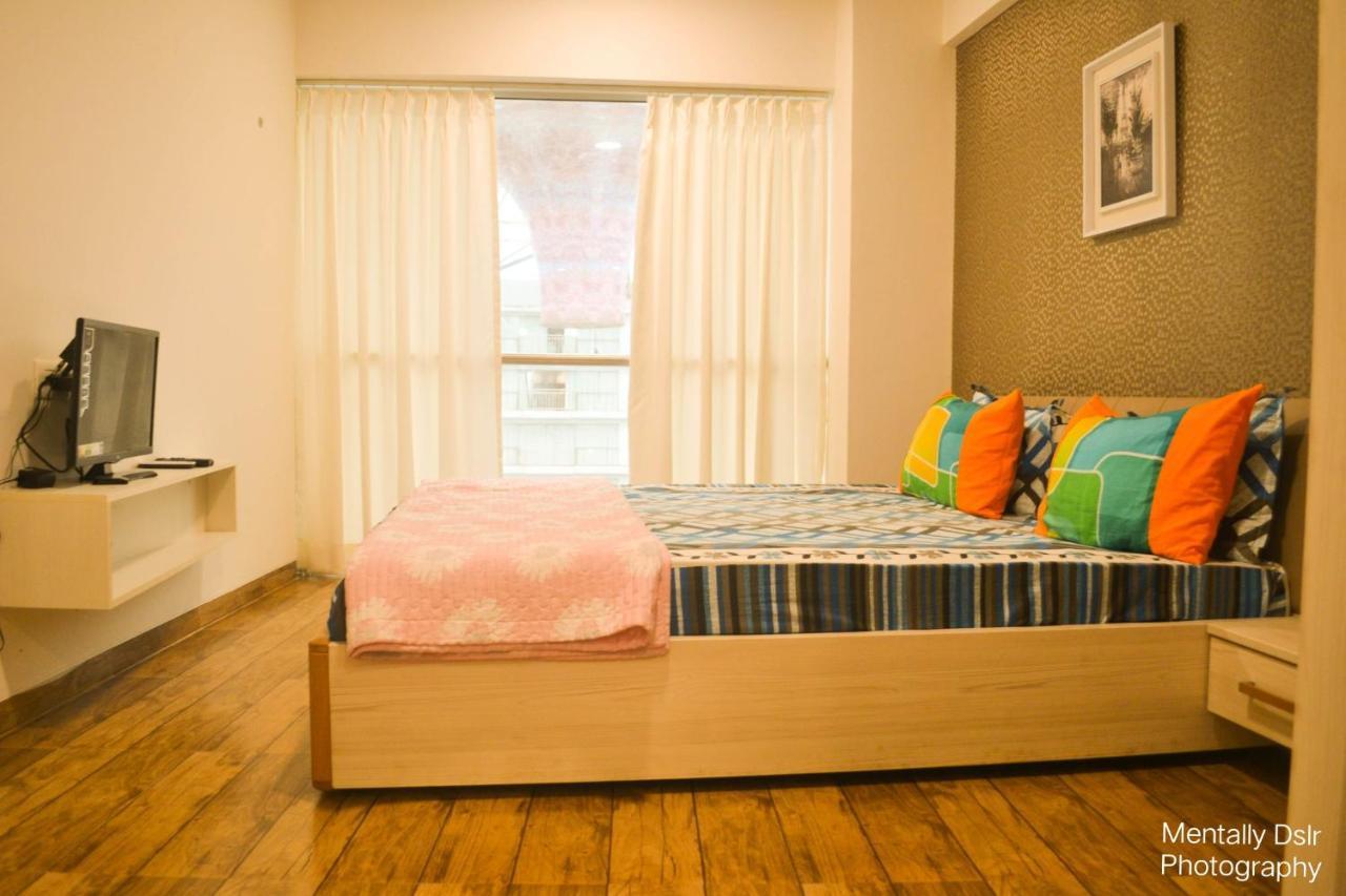 Homestays At Rajhans Belliza Near Airport Сурат Экстерьер фото