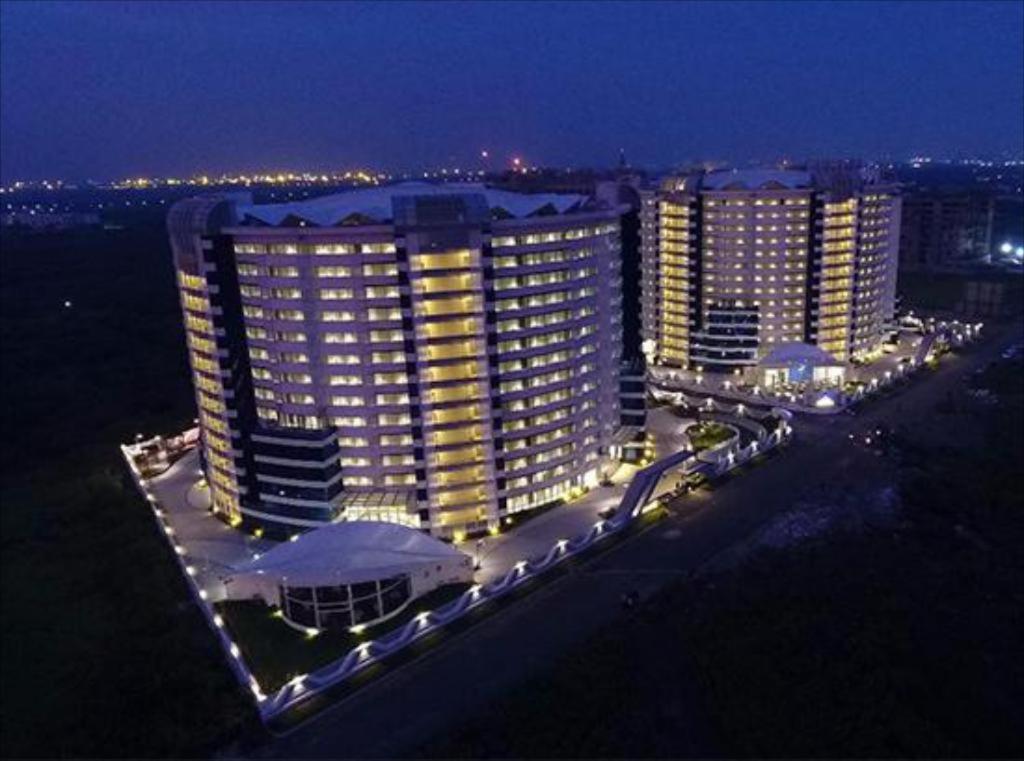 Homestays At Rajhans Belliza Near Airport Сурат Экстерьер фото